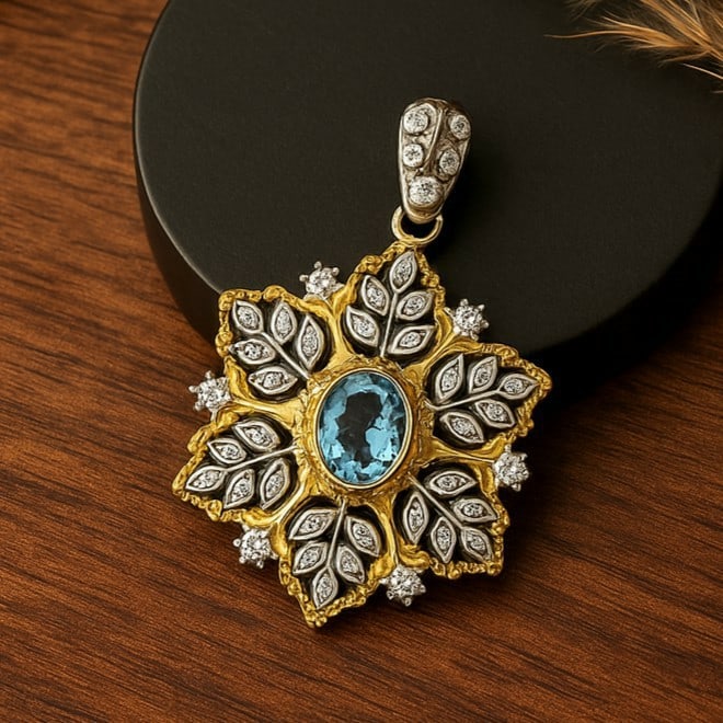 Natural Swiss Blue Topaz Gemstone 92.5 Sterling Silver Pendant: Natural Swiss Blue Topaz Gemstone 92.5 Sterling Silver Pendant Jewelry Type : Pendant Gemstone : Swiss Blue Topaz Gemstone Shape : Oval Gemstone Size : 8x6 MM Metal : Sterling Silver Metal