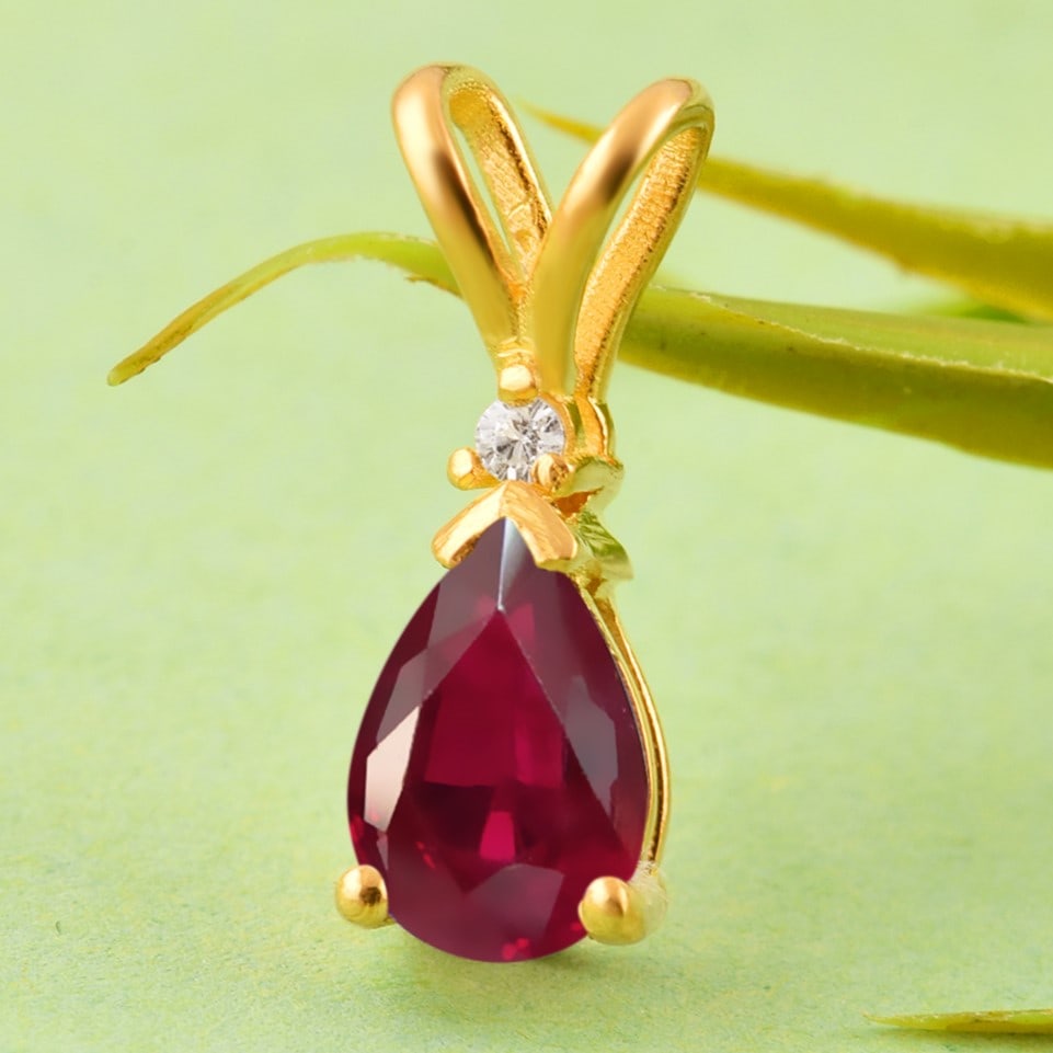 Natural Ruby & Diamond 14 KT White Gold Pendant: Natural Ruby & Diamond 14 KT White Gold Pendant Jewelry Type : Pendant Main Stone : Ruby & Diamond Main Stone Shape & Size : Pear 7x5 MM Main Stone Color : Red Diamond Shape & Size : Round 1.50 MM<