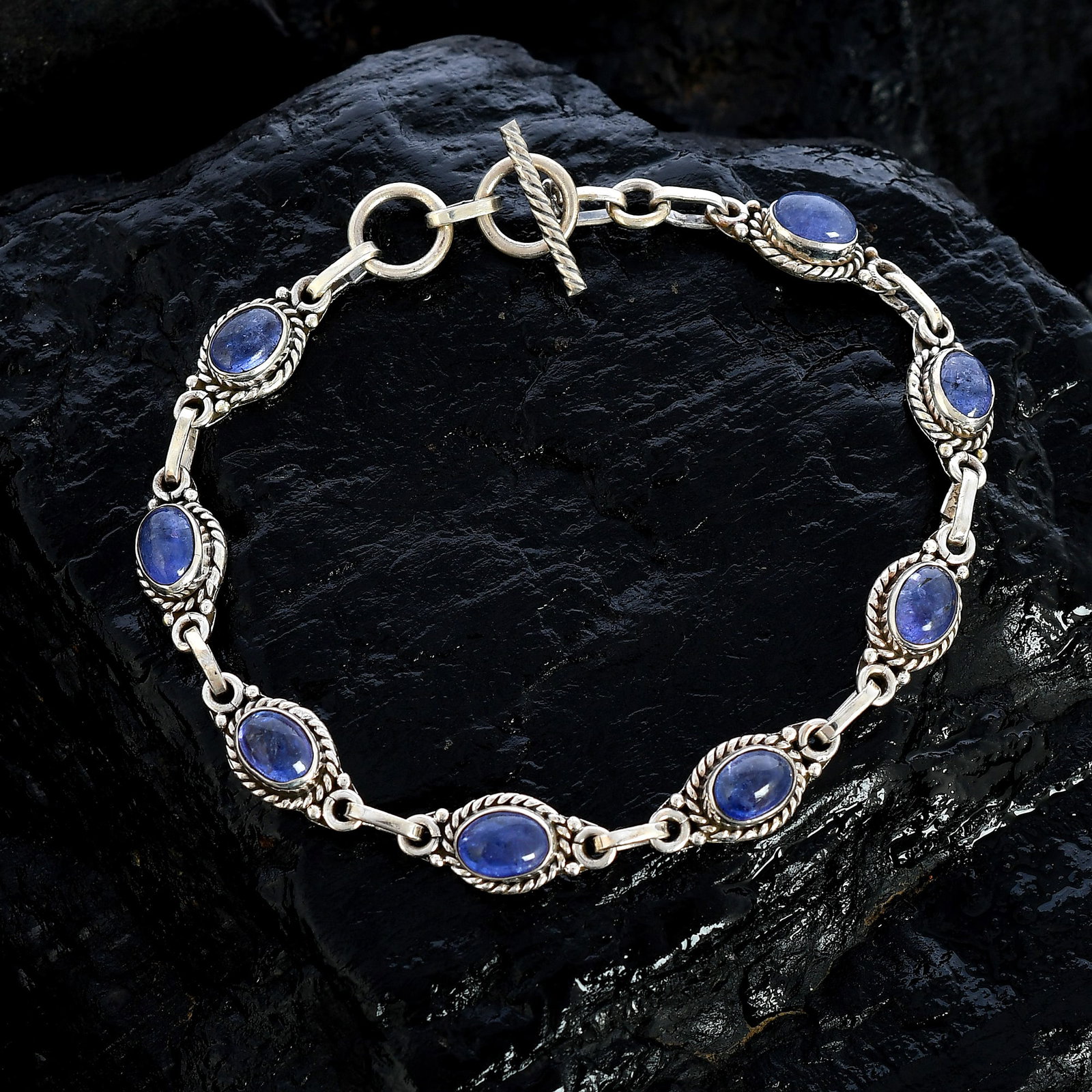 TANZANITE 92.5 STERLING SILVER BRACELET: TANZANITE 92.5 STERLING SILVER BRACELET Product Type : BRACELET Main Stone : TANZANITE Main Stone Shape : OVAL Main Stone Size : 7X5 MM Main Stone Color : BLUE Metal : STERLING SILVER Metal Purity : 9