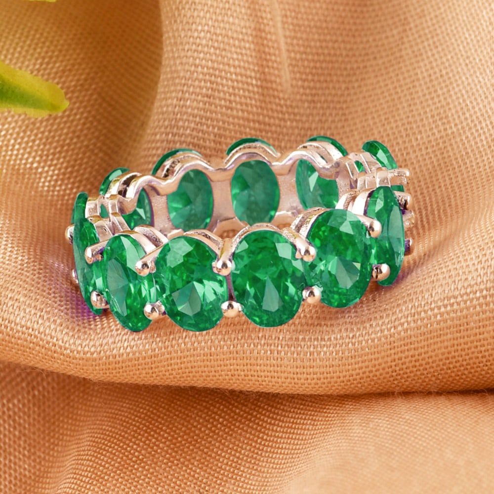 Emerald 14 KT White Gold Eternity Band Ring: LAB GROWN EMERALD GEMSTONE 14 KT WHITE GOLD ETERNITY BAND RING JEWELRY TYPE : RING MAIN STONE : LAB GROWN EMERALD MAIN STONE SHAPE & SIZE : OVAL 7x5 MM MAIN STONE COLOR : GREEN METAL TYPE : SOLID W