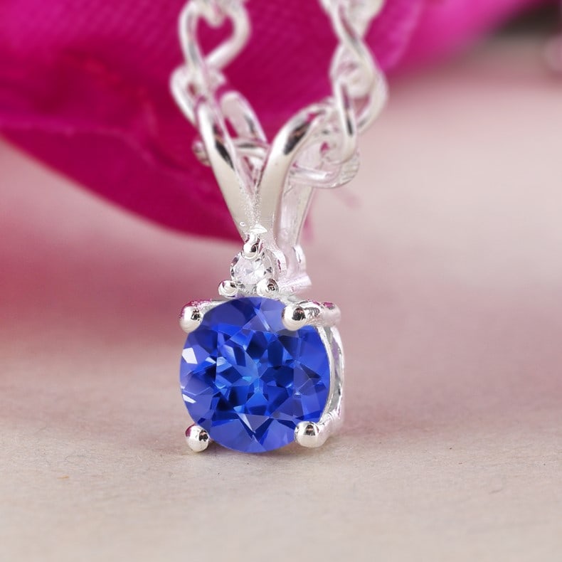 Natural Tanzanite & Diamond 14 KT Yellow Gold Pendant: Natural Tanzanite & Diamond 14 KT Yellow Gold Pendant Jewelry Type : Pendant Main Stone : Tanzanite & Diamond Main Stone Shape & Size : Round 5 MM Main Stone Color : Blue Diamond Shape & Size : Rou