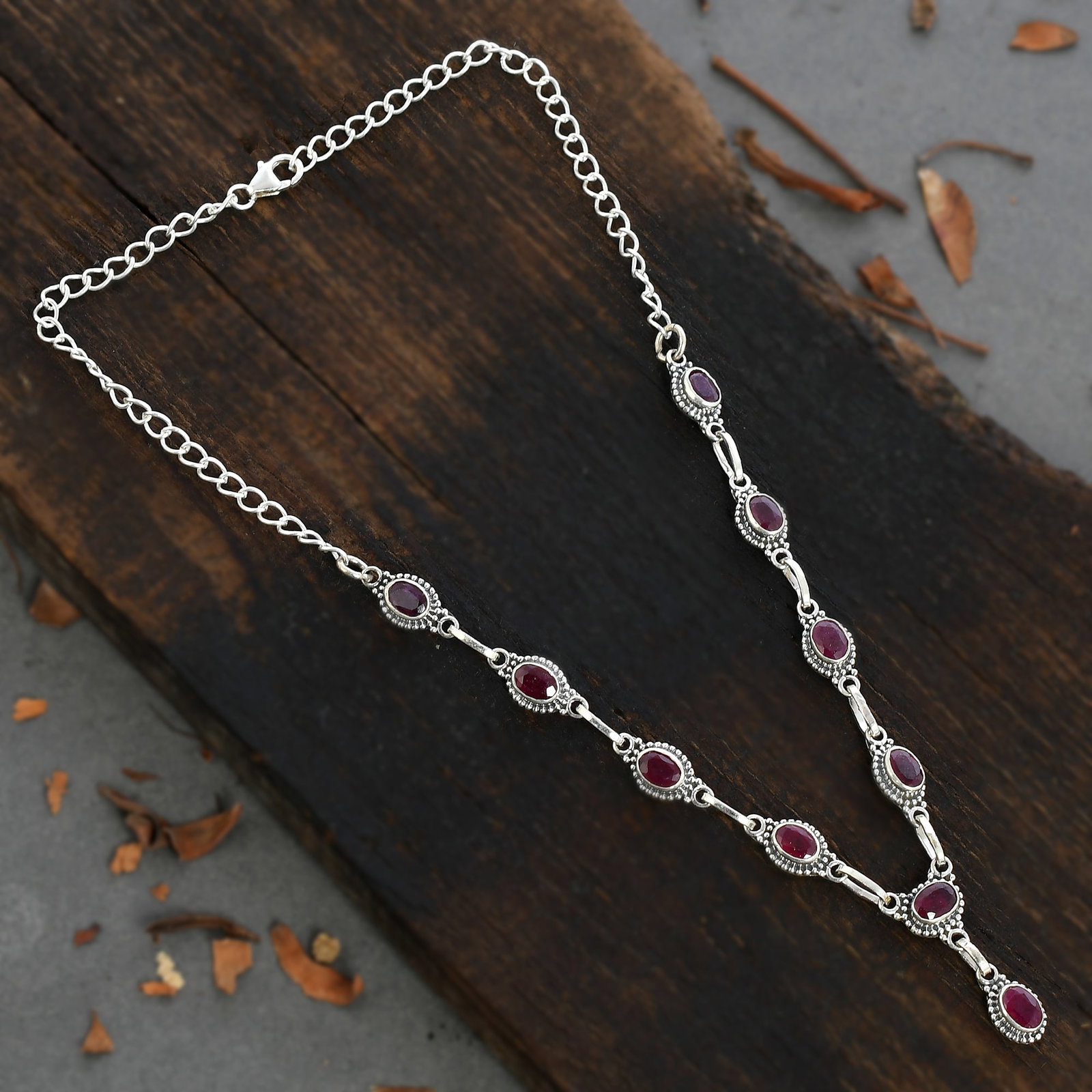 RUBY GEMSTONE 92.5 STERLING SILVER NECKLACE: RUBY GEMSTONE 92.5 STERLING SILVER NECKLACE Product Type : NECKLACE Main Stone : RUBY Main Stone Shape : OVAL Main Stone Size : 7X5 MM Main Stone Color : RED Metal : STERLING SILVER Metal Purity : 92.