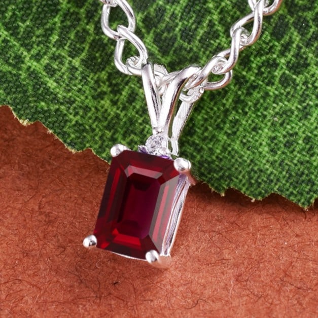 Natural Ruby & Diamond 14 KT White Gold Pendant: Natural Ruby & Diamond 14 KT White Gold Pendant Jewelry Type : Pendant Main Stone : Ruby & Diamond Main Stone Shape & Size : Octagon 7x5 MM Main Stone Color : Red Diamond Shape & Size : Round 1.50
