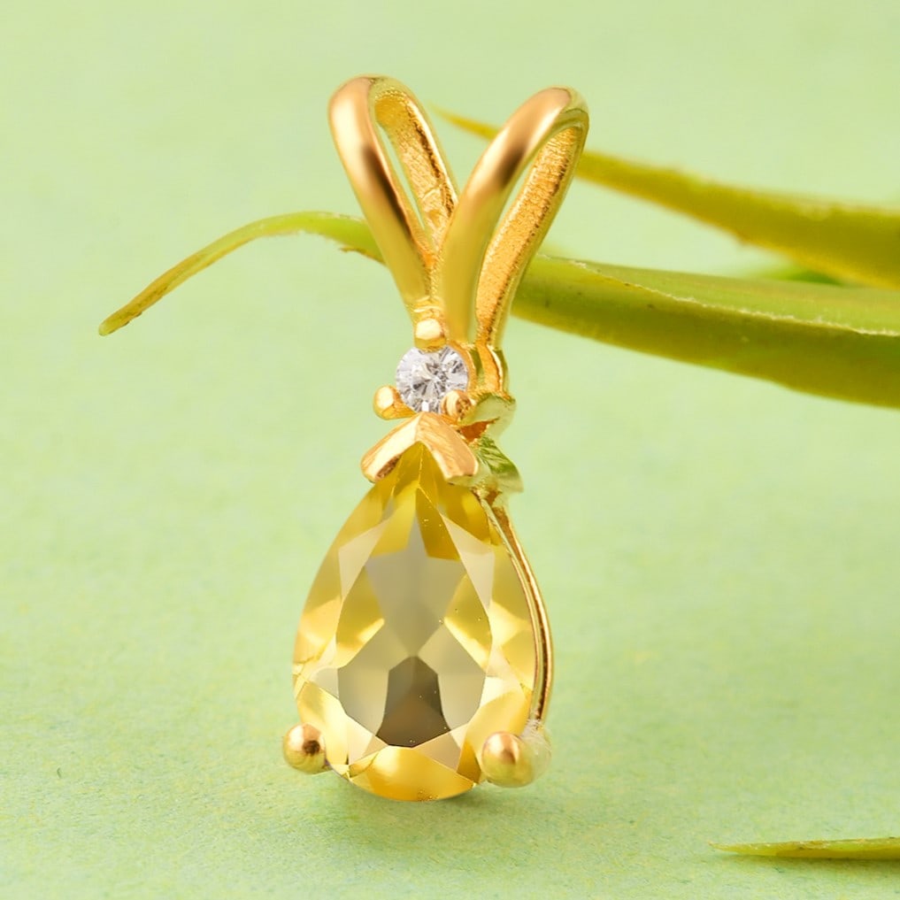 Natural Citrine & Diamond 14 KT White Gold Pendant: Natural Citrine & Diamond 14 KT White Gold Pendant Jewelry Type : Pendant Main Stone : Citrine & Diamond Main Stone Shape & Size : Pear 7x5 MM Main Stone Color : Yellow Diamond Shape & Size : Round