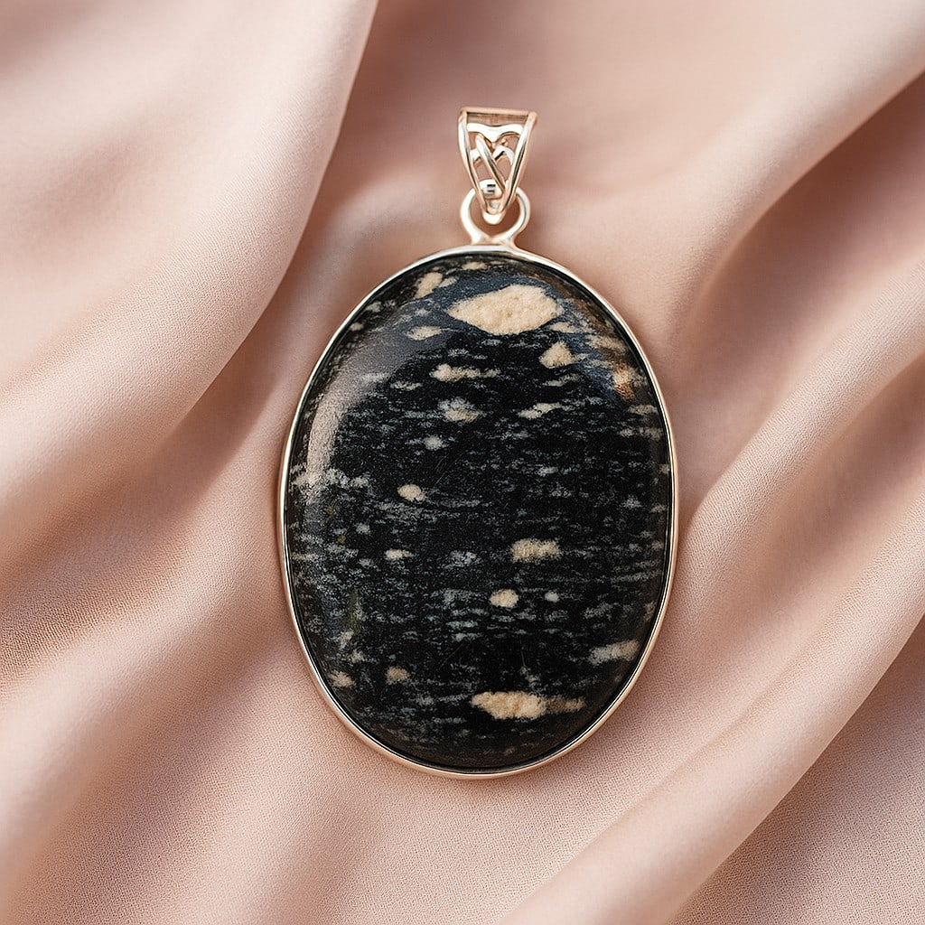JASPER 92.5 STERLING SILVER PENDANT: JASPER 92.5 STERLING SILVER PENDANT Product Type : PENDANT Main Stone : JASPER Main Stone Color : MULTICOLOR Metal : STERLING SILVER Metal Purity : 925 Pendant Size : 1.7" Inches Pendant Weight : 18.2