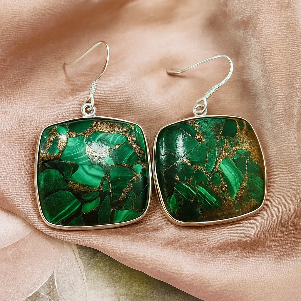 COPPER MALACHITE 92.5 STERLING SILVER EARRING: COPPER MALACHITE 92.5 STERLING SILVER EARRING Product Type : EARRING Main Stone : COPPER MALACHITE Main Stone Shape : CUSHION Main Stone Size : 27X27 MM Main Stone Color : GREEN Metal : STERLING SILVE