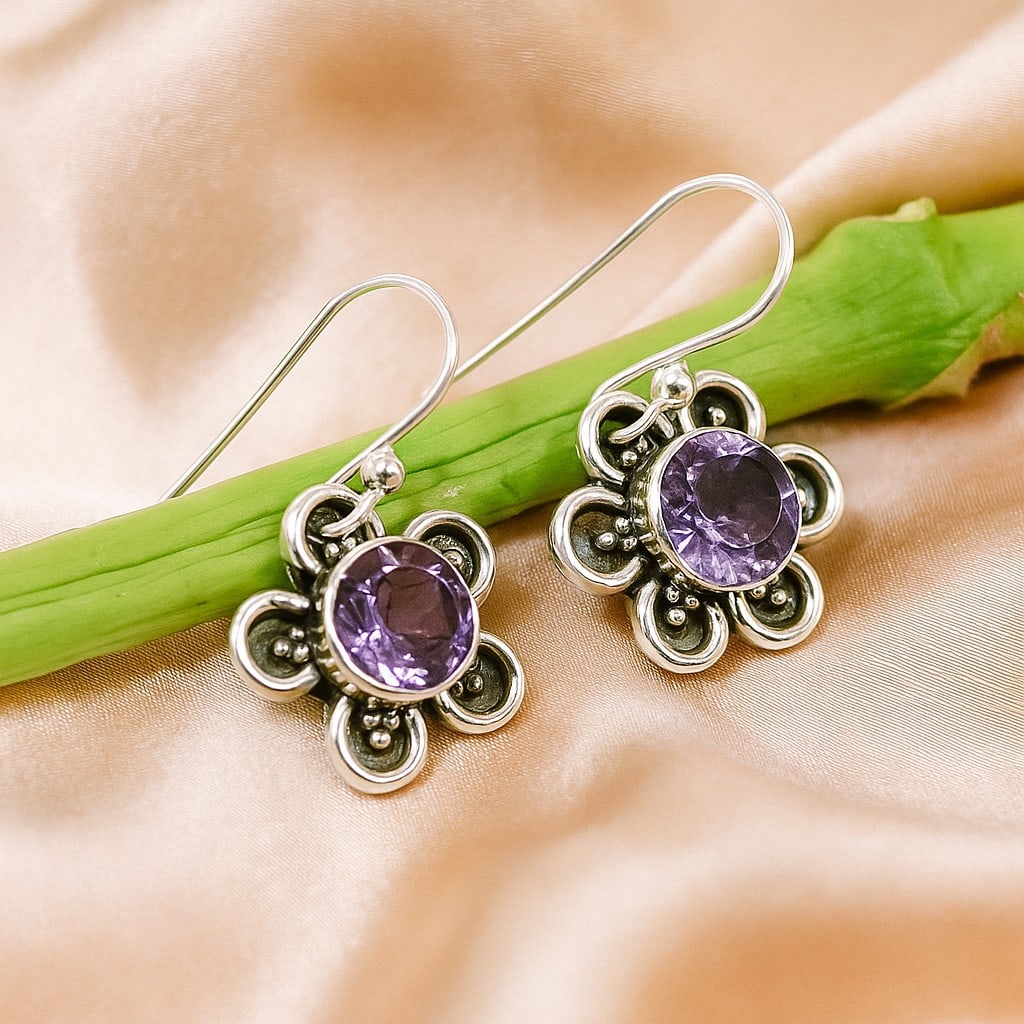 AMETHYST GEMSTONE 92.5 STERLING SILVER EARRING: AMETHYST GEMSTONE 92.5 STERLING SILVER EARRING Product Type : EARRING Main Stone : AMETHYST Main Stone Shape : ROUND Main Stone Size : 7X7 MM Main Stone Color : PURPLE Metal : STERLING SILVER Metal Pu