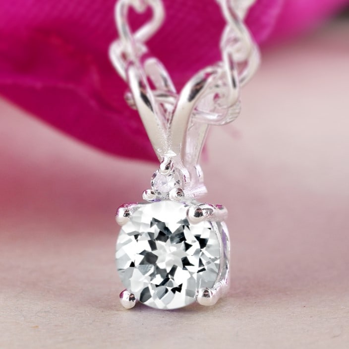 Natural White Topaz & Diamond 14 KT Yellow Gold Pendant: Natural White Topaz & Diamond 14 KT Yellow Gold Pendant Jewelry Type : Pendant Main Stone : White Topaz & Diamond Main Stone Shape & Size : Round 5 MM Main Stone Color : White Diamond Shape & Size : <