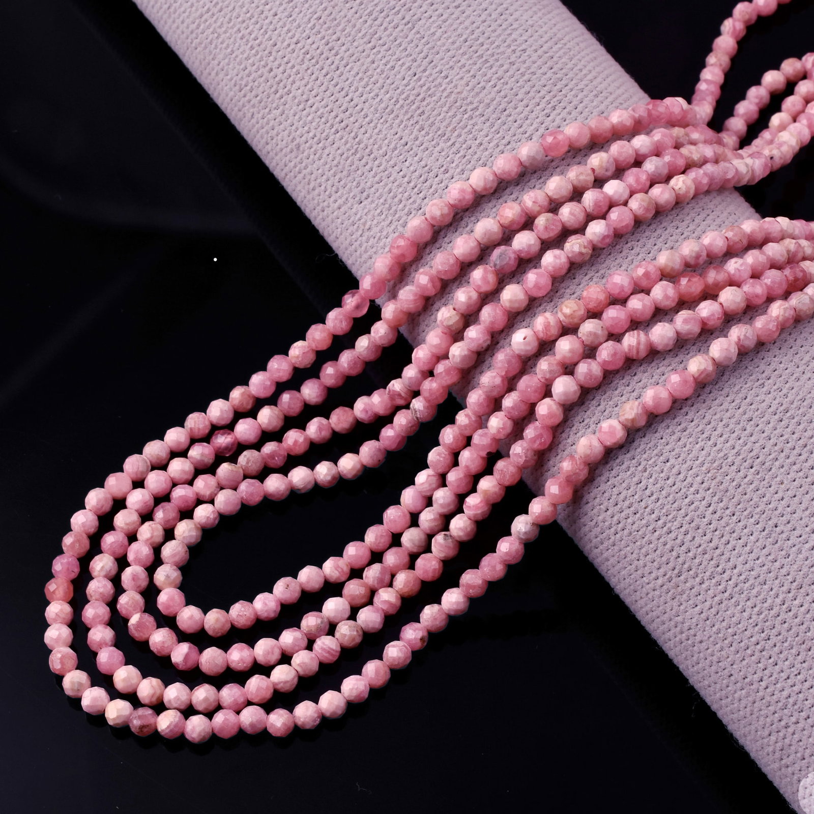 Natural Rhodonite 3 MM Round Faceted 4 String Beads Necklace: Natural Rhodonite 3 MM Round Faceted 4 String Beads Necklace Product Type : Necklace Main Stone : Rhodonite Main Stone Shape : Round Main Stone Size : 3 MM Beads Type : Faceted Closure Type