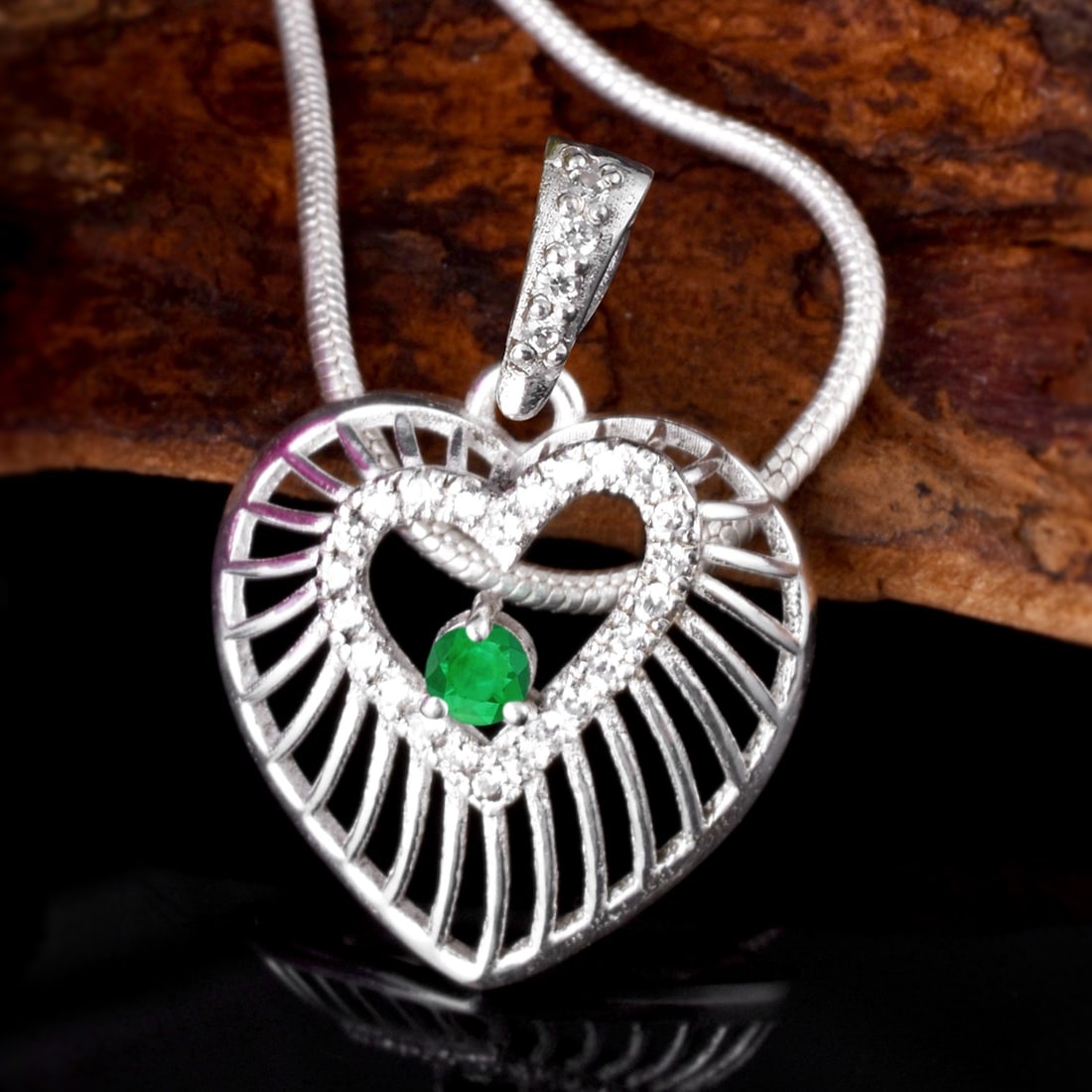 Natural Emerald & Diamond 14 KT White Gold Pendant: Natural Emerald & Diamond 14 KT White Gold Pendant Jewelry Type : Pendant Main Stone : Emerald & Diamond Main Stone Shape & Size : Round 3 MM Main Stone Color : Green Diamond Shape & Size : Round 1
