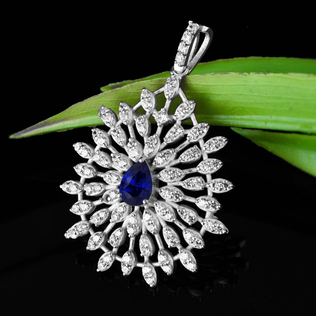 Natural Blue Sapphire & Diamond 14 KT White Gold Pendant: Natural Blue Sapphire & Diamond 14 KT White Gold Pendant Jewelry Type : Pendant Main Stone : Blue Sapphire & Diamond Main Stone Shape & Size : Pear 7x5 MM Main Stone Color : Blue Diamond Shape & Size