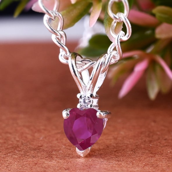 Natural Ruby & Diamond 14 KT White Gold Pendant: Natural Ruby & Diamond 14 KT White Gold Pendant Jewelry Type : Pendant Main Stone : Ruby & Diamond Main Stone Shape & Size : Heart 5x5 MM Main Stone Color : Red Diamond Shape & Size : Round 1.50 MM