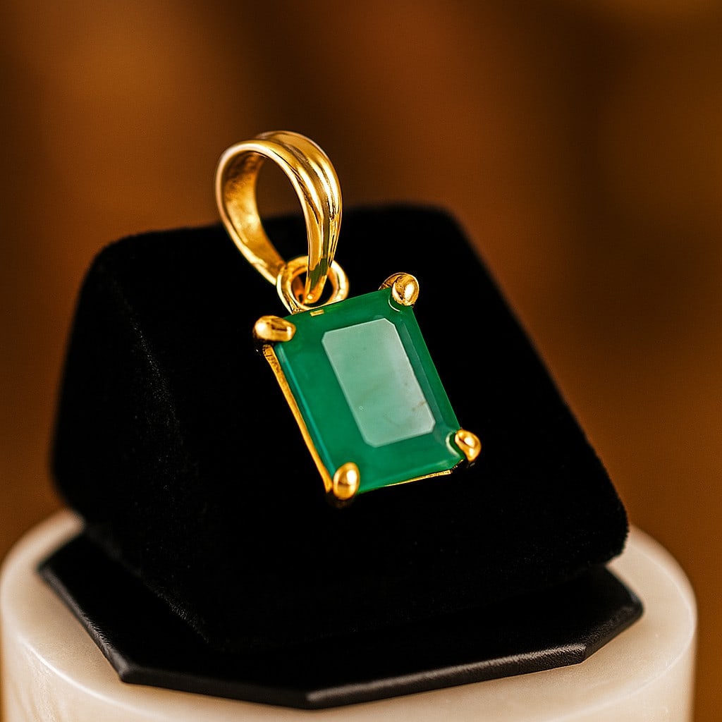 NATURAL EMERALD GEMSTONE 14KT YELLOW GOLD HANDMADE PENDANT JEWELRY: NATURAL EMERALD GEMSTONE 14KT YELLOW GOLD HANDMADE PENDANT JEWELRY GEMSTONE : EMERALD STONE SHAPE : OCTAGON STONE SIZE : 7X5 MM STONE WEIGHT : 0.95 CTS METAL : YELLOW GOLD METAL PURITY : 14 KT</