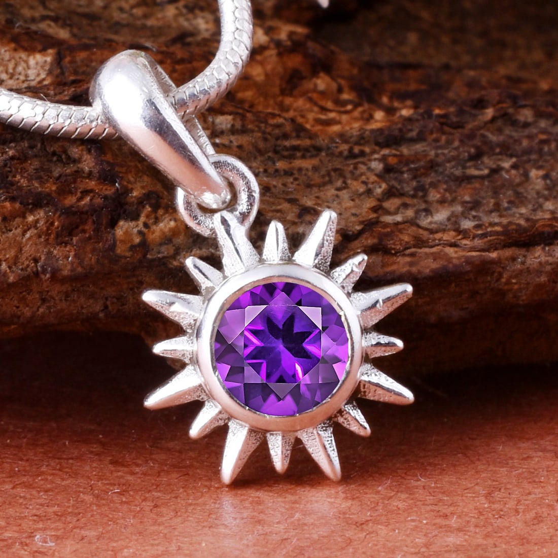 Natural Amethyst 14 KT White Gold Pendant: Natural Amethyst 14 KT White Gold Pendant Jewelry Type : Pendant Main Stone : Amethyst Main Stone Shape & Size : Round 5 MM Main Stone Color : Purple