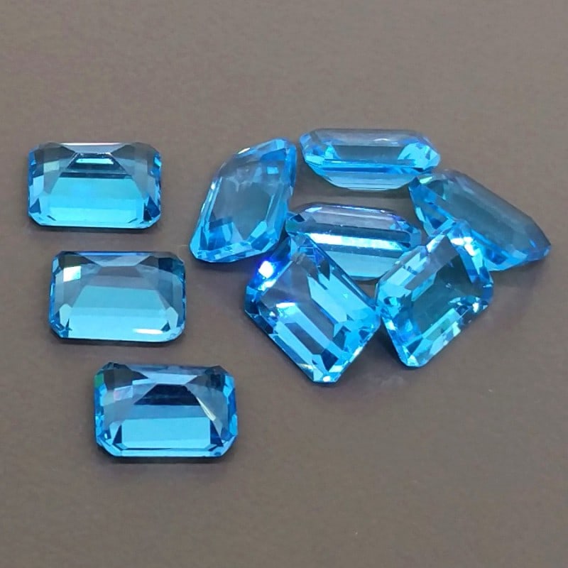 Swiss Blue Topaz 8x6 MM Octagon Faceted Cut 5 Pieces: Natural Swiss Blue Topaz 8x6 MM Octagon Faceted Cut 5 Pieces Gemstone : Swiss Blue Topaz Shape : Octagon Size : 8x6 MM Color : Sky Blue Type : Faceted Cut Quantity : 5 Pieces