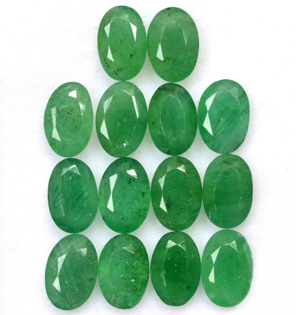 Emerald 7x5 MM Oval Faceted Cut 15 Pieces: Natural Emerald 7x5 MM Oval Faceted Cut 15 Pieces Gemstone : Emerald Shape : Oval Size : 7x5 MM Color : Green Type : Faceted Cut Quantity : 15 Pieces Weight : 9.6 Carat