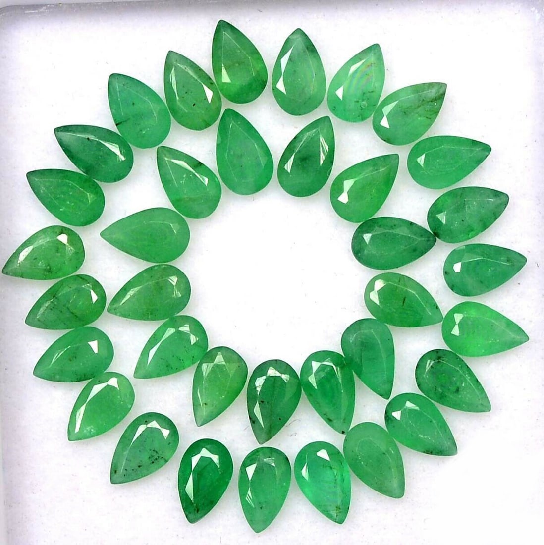 Emerald 5x3 MM Pear Faceted Cut 50 Pieces: Natural Emerald 5x3 MM Pear Faceted Cut 50 Pieces Gemstone : Emerald Shape : Pear Size : 5x3 MM Color : Green Type : Faceted Cut Quantity : 50 Pieces Weight : 9.5 Carat