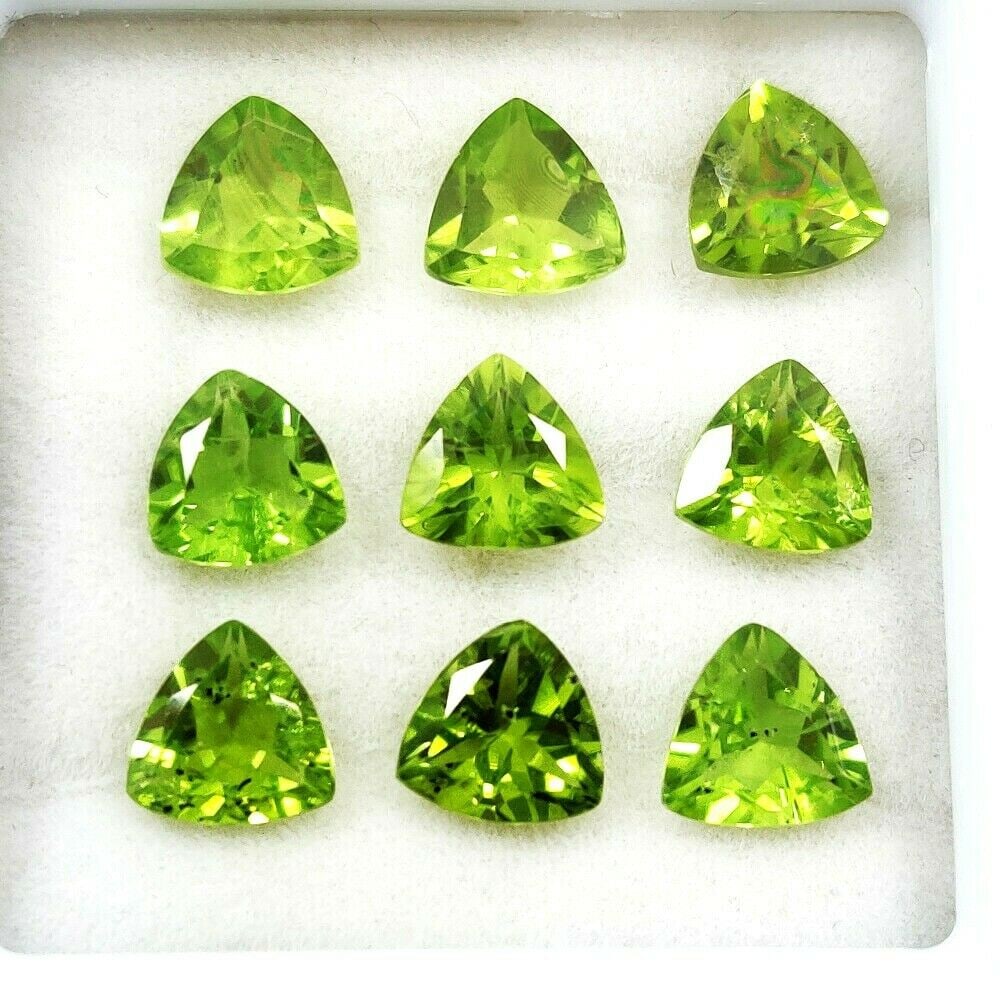 Peridot 5 MM Trillion Faceted Cut 50 Pieces: Natural Peridot 5 MM Trillion Faceted Cut 50 Pieces Gemstone : Peridot Shape : Trillion Size : 5 MM Color : Green Type : Faceted Cut Quantity : 50 Pieces Weight : 24 Ca