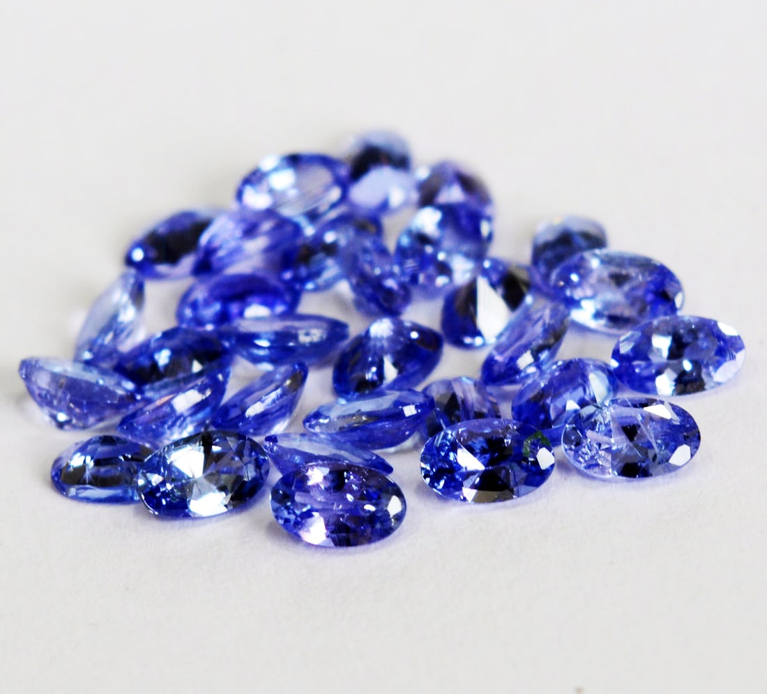 Tanzanite 5x3 MM Oval Faceted Cut 100 Pieces: Natural Tanzanite 5x3 MM Oval Faceted Cut 100 Pieces Gemstone : Tanzanite Shape : Oval Size : 5x3 MM Color : Blue Type : Faceted Cut Quantity : 100 Pieces Weight : 20 C