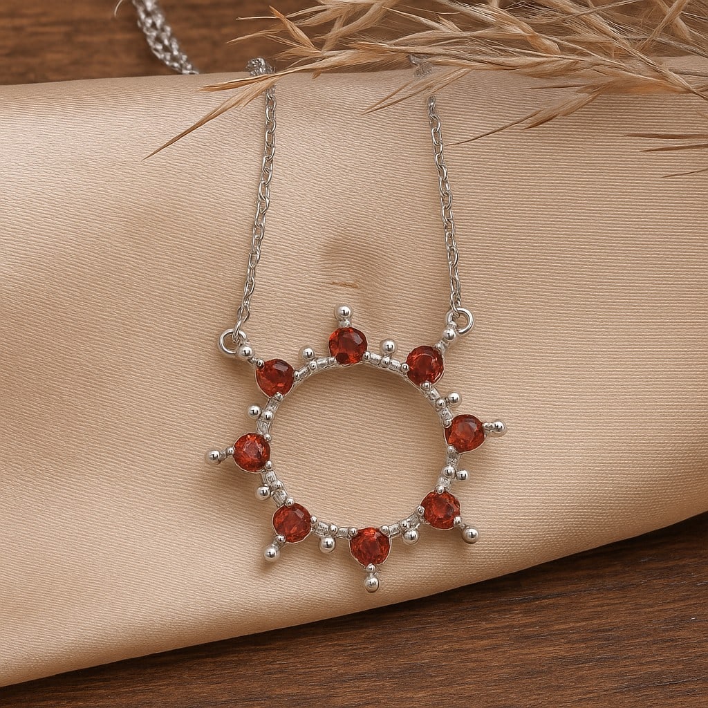 Natural Garnet Gemstone 92.5 Sterling Silver Adjustable Necklace: Natural Garnet Gemstone 92.5 Sterling Silver Adjustable Necklace Jewelry Type : Necklace Gemstone : Garnet Gemstone Shape : Round Gemstone Size : 2.5 MM Metal : Sterling Silver Metal Purity