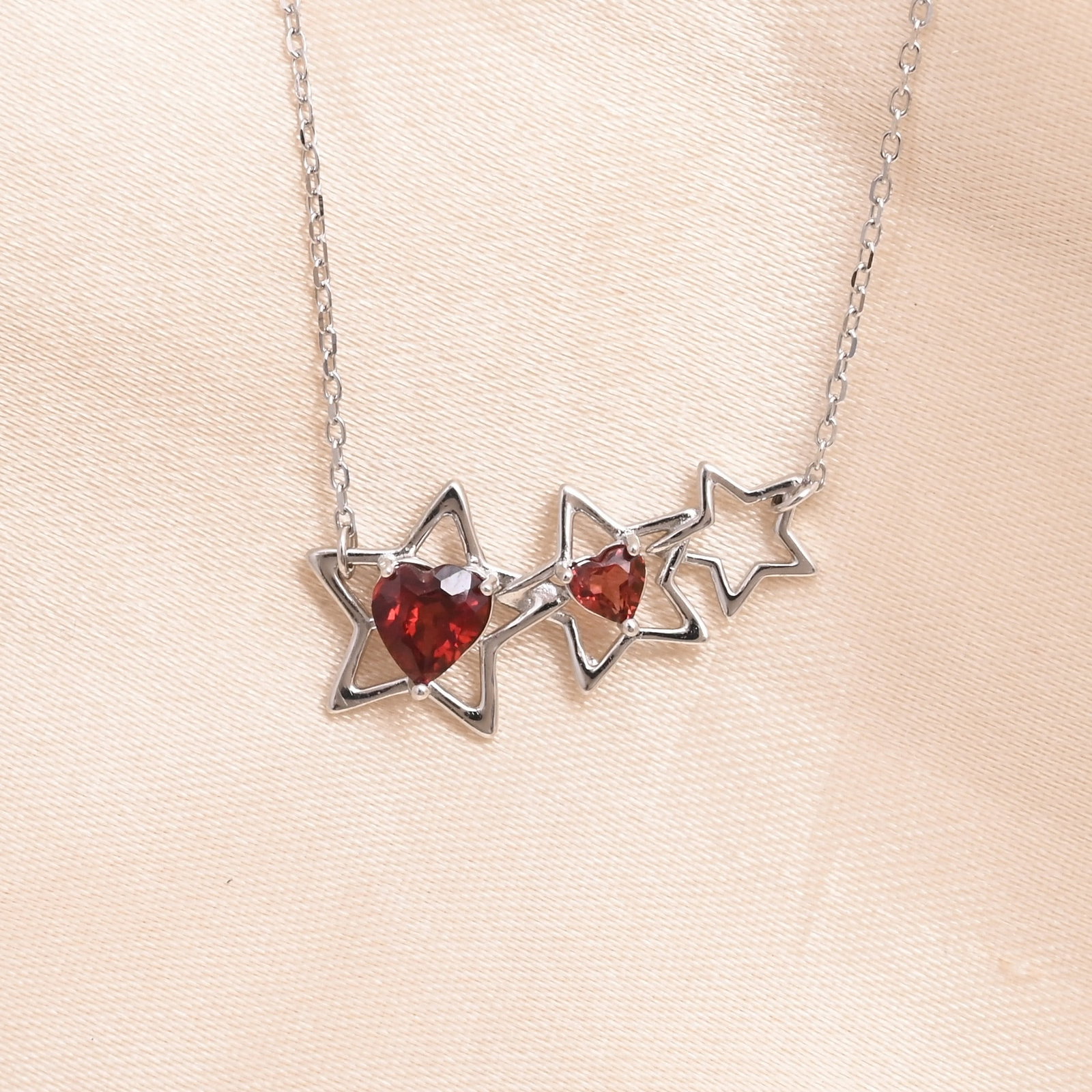 Natural Garnet Gemstone 92.5 Sterling Silver Adjustable Necklace: Natural Garnet Gemstone 92.5 Sterling Silver Adjustable Necklace Jewelry Type : Necklace Gemstone : Garnet Gemstone Shape : Heart Gemstone Size : 6 MM, 3 MM Metal : Sterling Silver Metal Pur