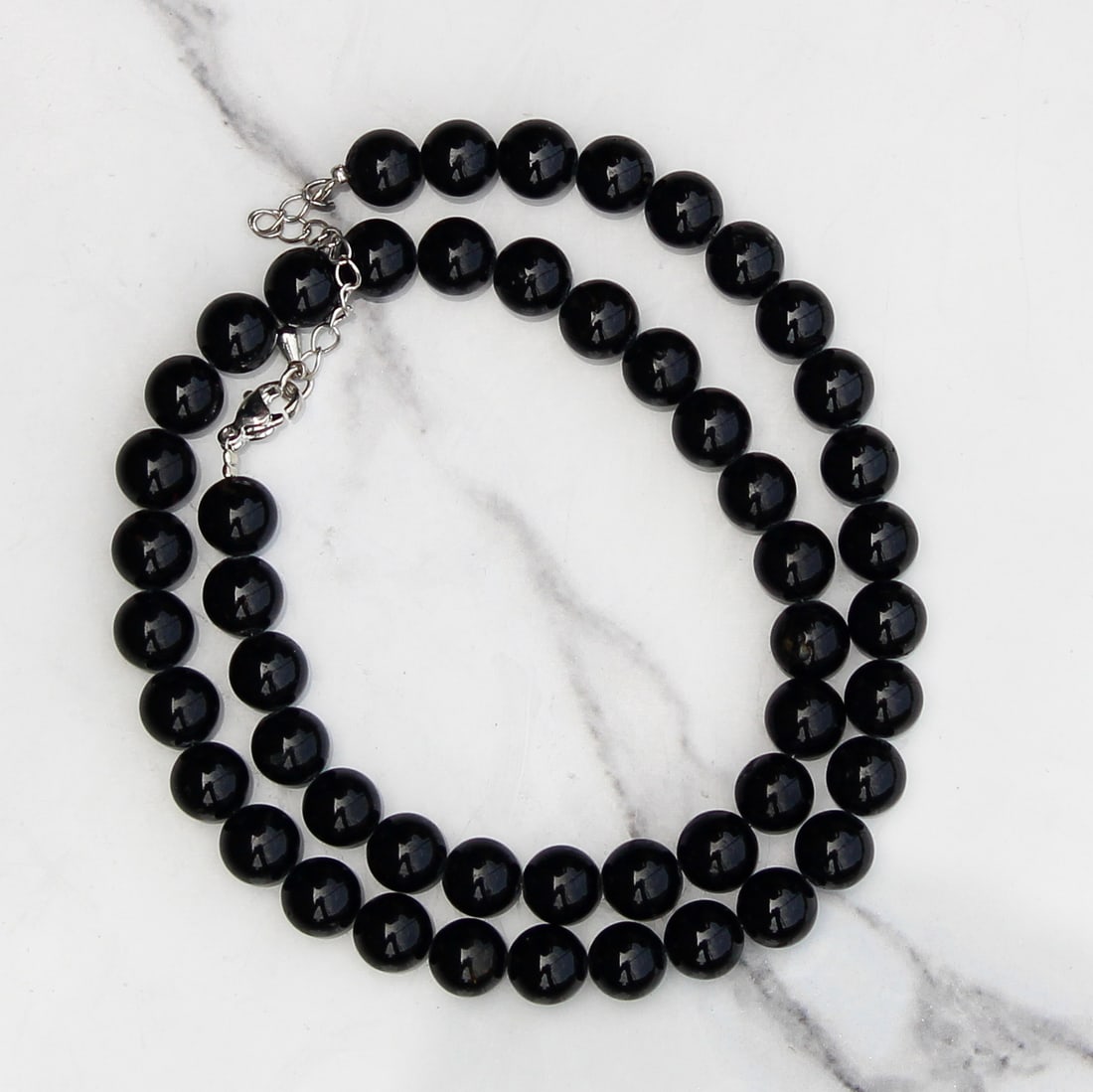 Natural Black Obsidian 8 MM Round Smooth Beads Necklace: Natural Black Obsidian 8 MM Round Smooth Beads Necklace Gemstone : Black Obsidian Shape : Round Beads Beads Size : 8 MM Beads Type : Smooth Necklace Length : 17.5 Inches + 2.5 Inches Adjustable Cha