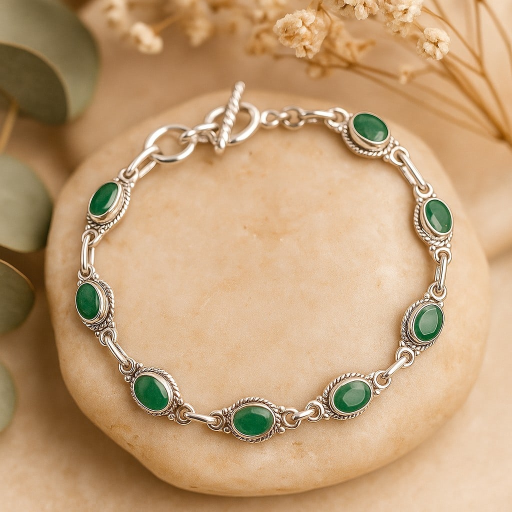 EMERALD 92.5 STERLING SILVER BRACELET: EMERALD 92.5 STERLING SILVER BRACELET Product Type : BRACELET Main Stone : EMERALD Main Stone Shape : OVAL Main Stone Size : 7X5 MM Main Stone Color : GREEN Metal : STERLING SILVER Metal Purity : 92.5