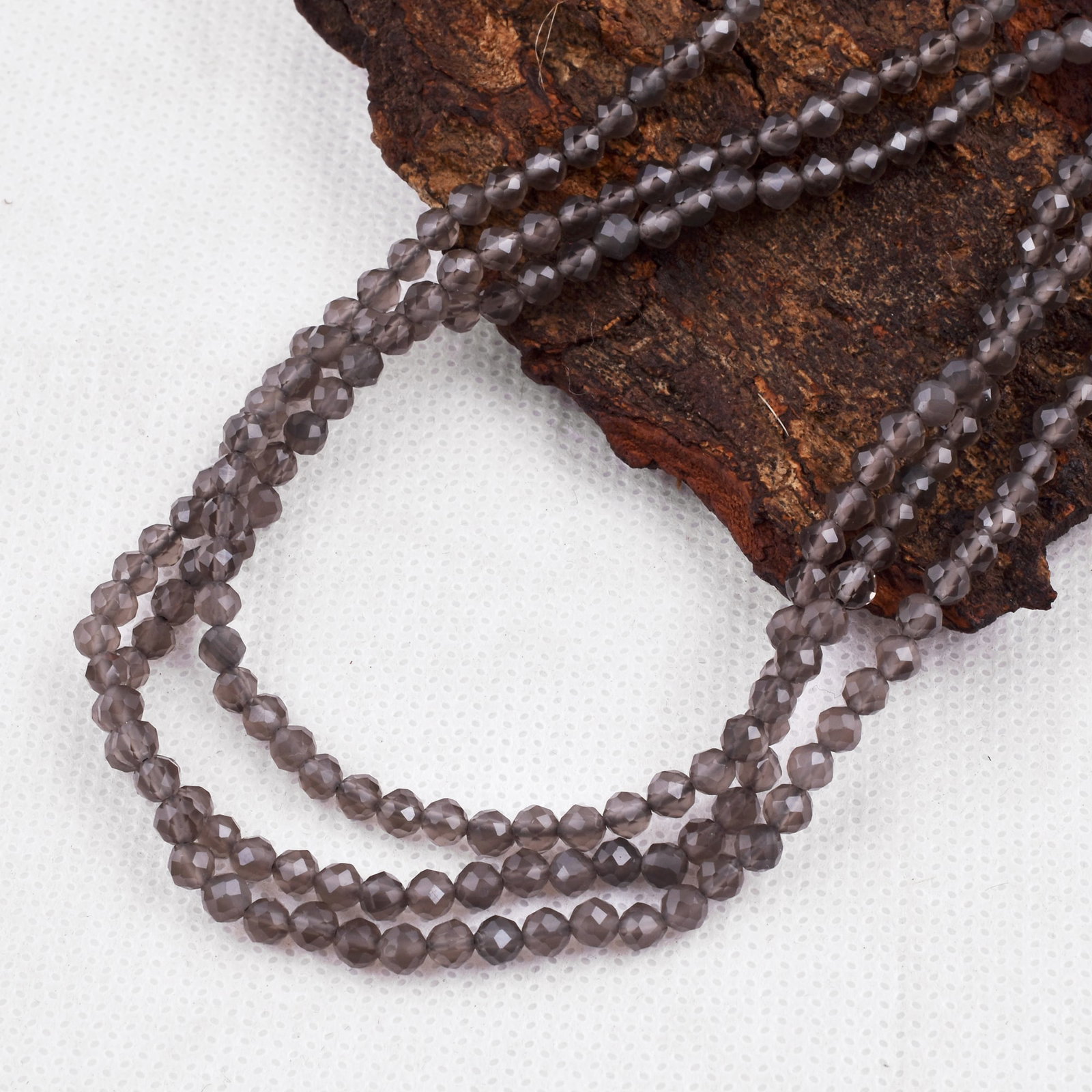 Natural Smoky Quartz Necklace 4 MM Round Faceted 3 String Beads Gemstone: Natural Smoky Quartz Gemstone 4 MM Round 3 Strings Faceted Beads Adjustable Necklace Product Type : Necklace Main Stone : Smoky Quartz Main Stone Shape : Round Main Stone Size : 4 MM Beads Type : F