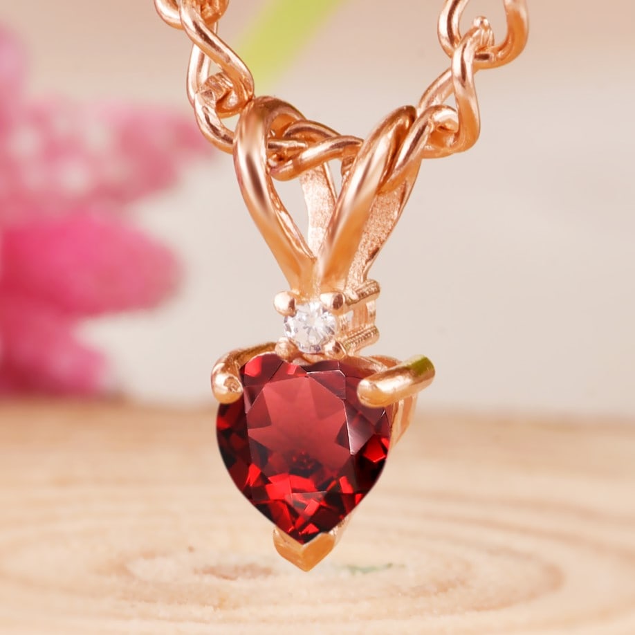 Natural Garnet & Diamond 14 KT Rose Gold Pendant: Natural Garnet & Diamond 14 KT Rose Gold Pendant Jewelry Type : Pendant Main Stone : Garnet & Diamond Main Stone Shape & Size : Heart 5x5 MM Main Stone Color : Red Diamond Shape & Size : Round 1.50