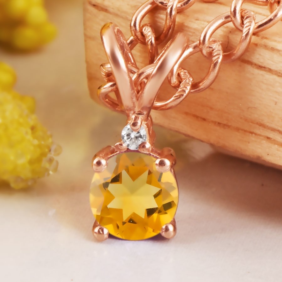 Natural Citrine & Diamond 14 KT White Gold Pendant: Natural Citrine & Diamond 14 KT White Gold Pendant Jewelry Type : Pendant Main Stone : Citrine & Diamond Main Stone Shape & Size : Round 5 MM Main Stone Color : Yellow Diamond Shape & Size : Round