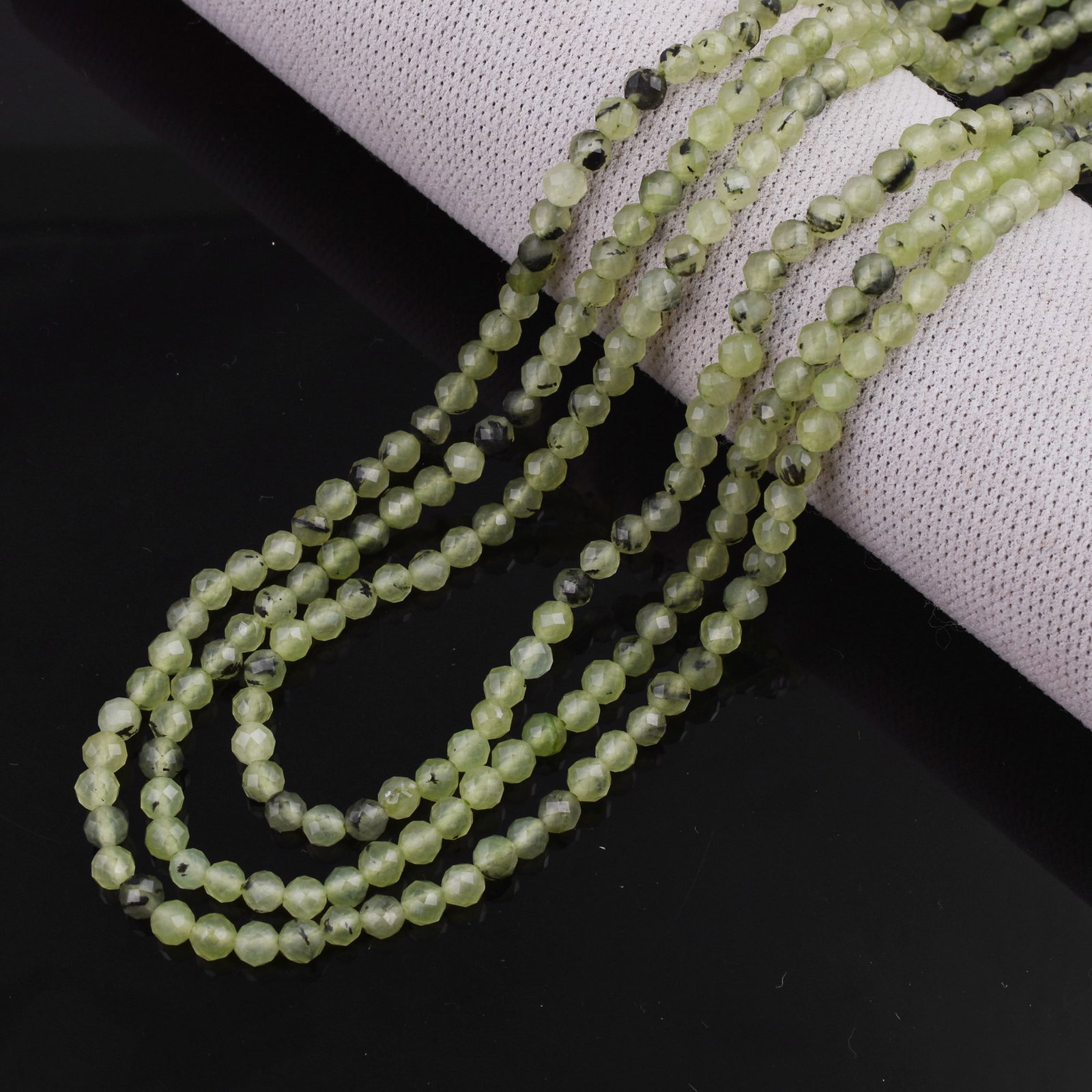 Natural Prehnite Necklace 4 MM Round Faceted 3 String Beads Gemstone: Natural Prehnite Gemstone 4 MM Round 3 Strings Faceted Beads Adjustable Necklace Product Type : Necklace Main Stone : Prehnite Main Stone Shape : Round Main Stone Size : 4 MM Beads Type : Faceted</