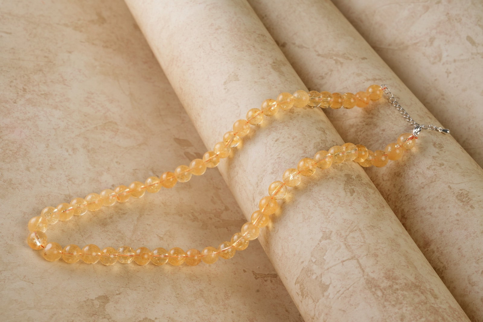 Natural Yellow Crystal 8 MM Round Smooth Beads Necklace: Natural Yellow Crystal 8 MM Round Smooth Beads Necklace Gemstone : Yellow Crystal Shape : Round Beads Beads Size : 8 MM Beads Type : Smooth Necklace Length : 17.5 Inches + 2.5 Inches Adjustable Cha