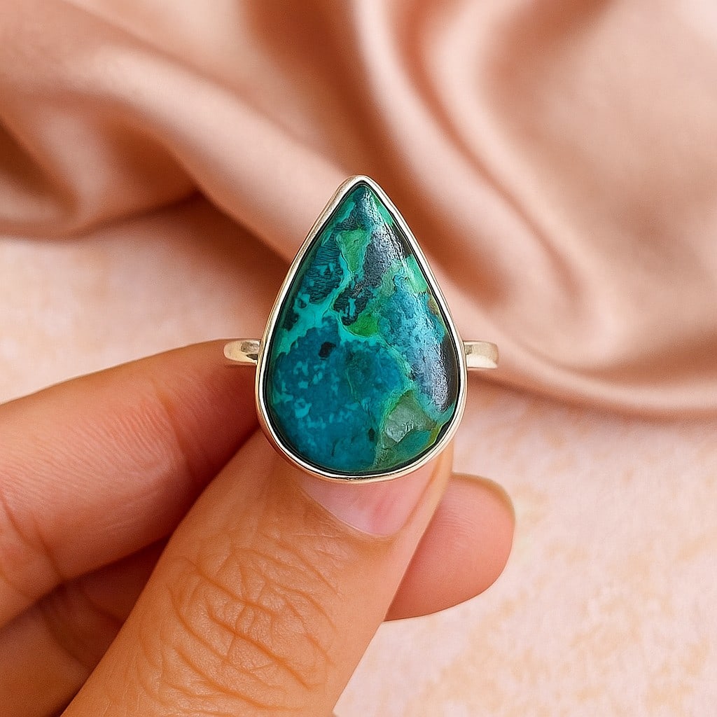 CHRYSOCOLLA 925 STERLING SILVER RING: CHRYSOCOLLA 925 STERLING SILVER RING Product Type : RING Main Stone : CHRYSOCOLLA Main Stone Shape : PEAR Main Stone Size : 21X17 MM Main Stone Color : MULTICOLOR Metal : STERLING SILVER Metal Purity 