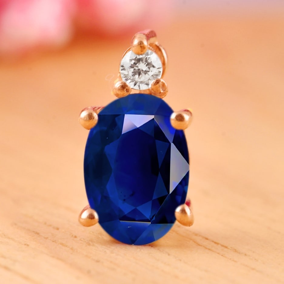 Natural Blue Sapphire & Diamond 14 KT White Gold Pendant: Natural Blue Sapphire & Diamond 14 KT White Gold Pendant Jewelry Type : Pendant Main Stone : Blue Sapphire & Diamond Main Stone Shape & Size : Oval 7x5 MM Main Stone Color : Blue Diamond Shape & Size