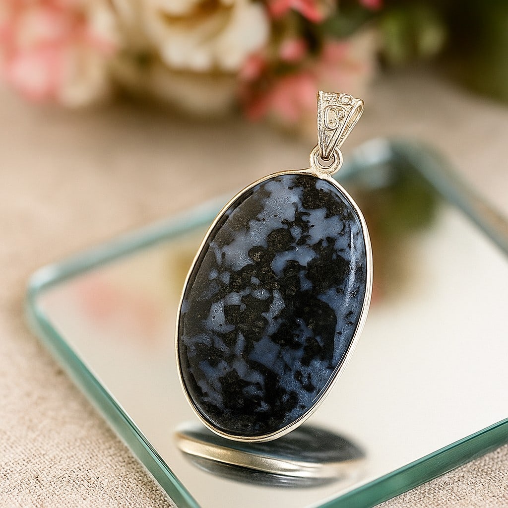 GABBRO 925 STERLING SILVER PENDANT: GABBRO 925 STERLING SILVER PENDANT Product Type : PENDANT Main Stone : GABBRO Main Stone Color : MULTICOLOR Metal : STERLING SILVER Metal Purity : 925 Pendant Size : 1.9" Inches Pendant Weight : 11