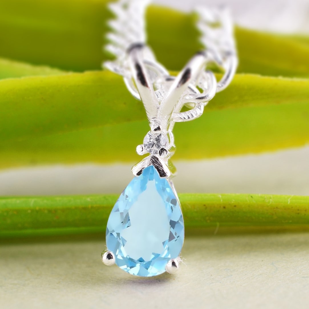 Natural Blue Topaz & Diamond 14 KT Rose Gold Pendant: Natural Blue Topaz & Diamond 14 KT Rose Gold Pendant Jewelry Type : Pendant Main Stone : Blue Topaz & Diamond Main Stone Shape & Size : Pear 7x5 MM Main Stone Color : Blue Diamond Shape & Size : Ro