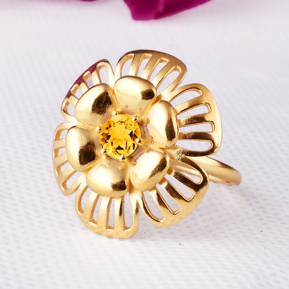Natural Citrine 14 KT Yellow Gold Ring: Natural Citrine 14 KT Yellow Gold Ring Jewelry Type : Ring Main Stone : Citrine Main Stone Shape & Size : Round 5 MM Main Stone Color : Yellow