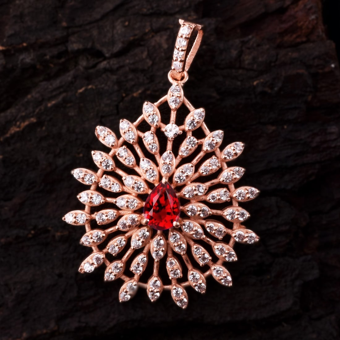 Natural Garnet & Diamond 14 KT Rose Gold Pendant: Natural Garnet & Diamond 14 KT Rose Gold Pendant Jewelry Type : Pendant Main Stone : Garnet & Diamond Main Stone Shape & Size : Pear 7x5 MM Main Stone Color : Red Diamond Shape & Size : Round 1.50
