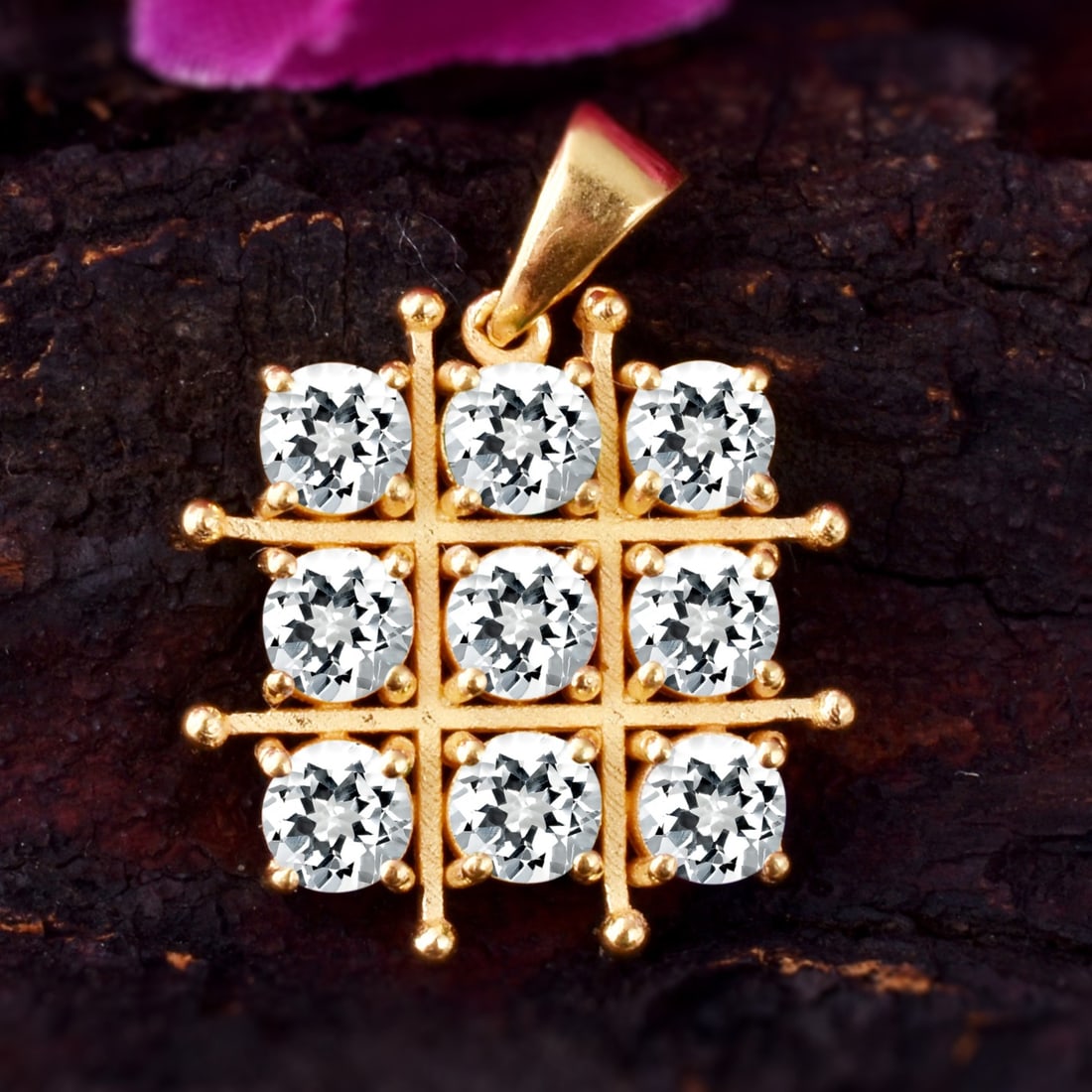 Natural White Topaz 14 KT Yellow Gold Pendant: Natural White Topaz 14 KT Yellow Gold Pendant Jewelry Type : Pendant Main Stone : White Topaz Main Stone Shape & Size : Round 4 MM (9 Pieces) Main Stone Color : White