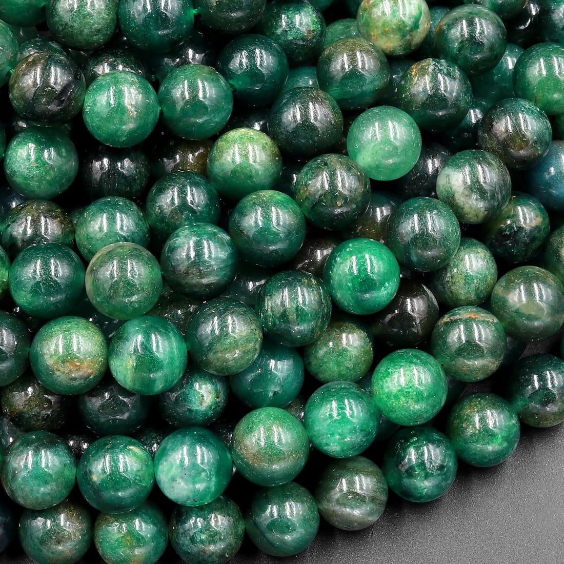 Natural Green Chlorite Euchlorite Fuchsite 8 MM Round Smooth Plain Beads 10 Strand: Natural Green Chlorite Euchlorite Fuchsite 8 MM Round Smooth Plain Beads 10 Strand Product Type : Loose Beads Strand Gemstone : Euchlorite Fuchsite Beads Shape : Round Smooth Plain Beads Size : 8 MM