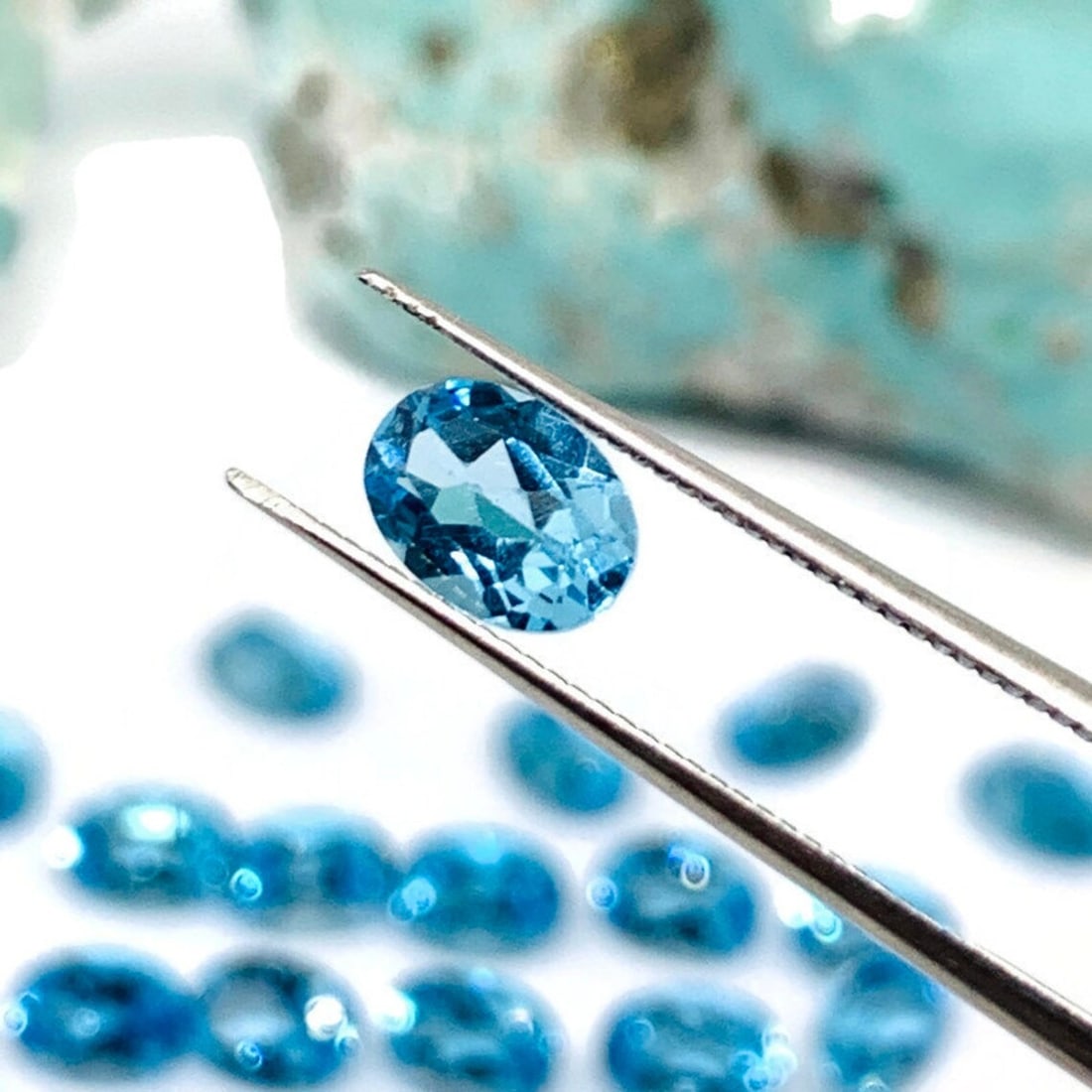 Swiss Blue Topaz 9x7 MM Oval Faceted Cut 5 Pieces: Natural Swiss Blue Topaz 9x7 MM Oval Faceted Cut 5 Pieces Gemstone : Swiss Blue Topaz Shape : Oval Size : 9x7 MM Color : Blue Type : Faceted Cut Quantity : 5 Pieces Weight