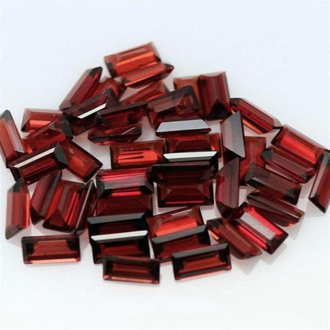 Red Garnet 2x4 MM Baguette Faceted Cut 100 Pieces: Natural Red Garnet 2x4 MM Baguette Faceted Cut 100 Pieces Gemstone : Red Garnet Shape : Baguette Size : 2x4 MM Color : Red Type : Faceted Cut Quantity : 100 Pieces Weight :