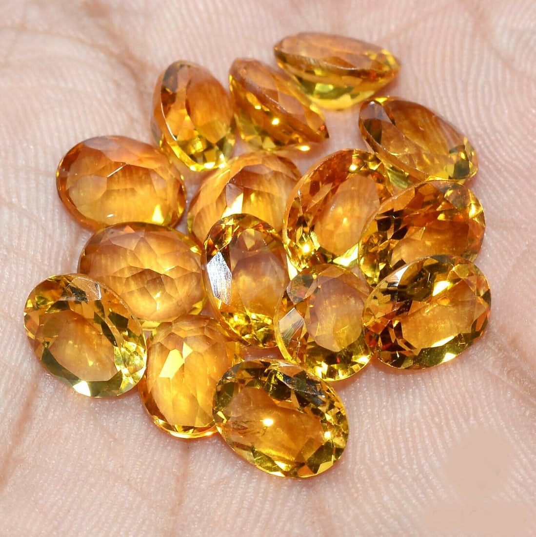 Citrine 8x6 MM Oval Faceted Cut 25 Pieces: Natural Citrine 8x6 MM Oval Faceted Cut 25 Pieces Gemstone : Citrine Shape : Oval Size : 8x6 MM Color : Yellow Type : Faceted Cut Quantity : 25 Pieces Weight : 28.5 Car
