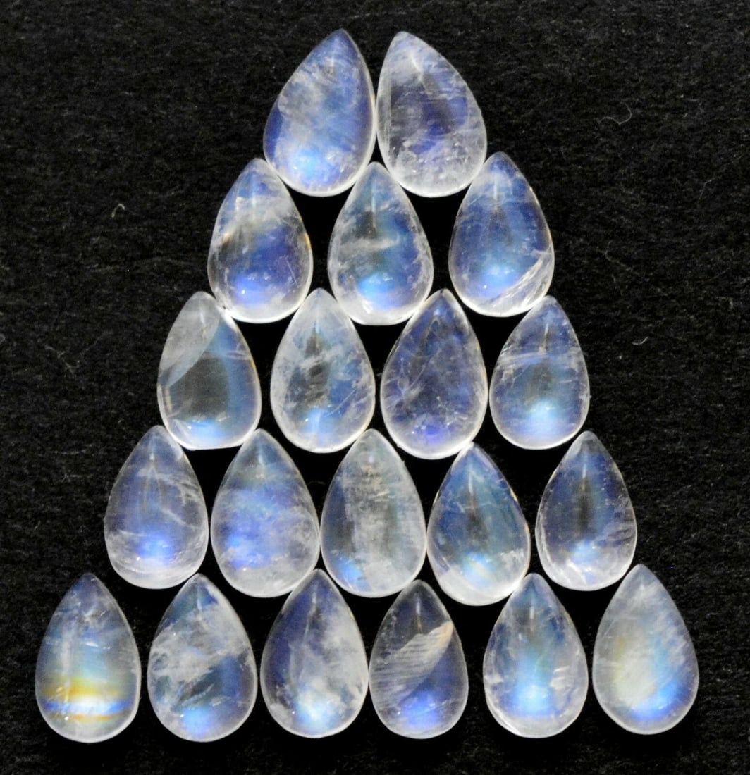 Rainbow Moonstone 8x6 MM Pear Cabochon 25 Pieces: Natural Rainbow Moonstone 8x6 MM Pear Cabochon 25 Pieces Gemstone : Rainbow Moonstone Shape : Pear Size : 8x6 MM Color : Multicolor Type : Cabochon Quantity : 25 Pieces Wei