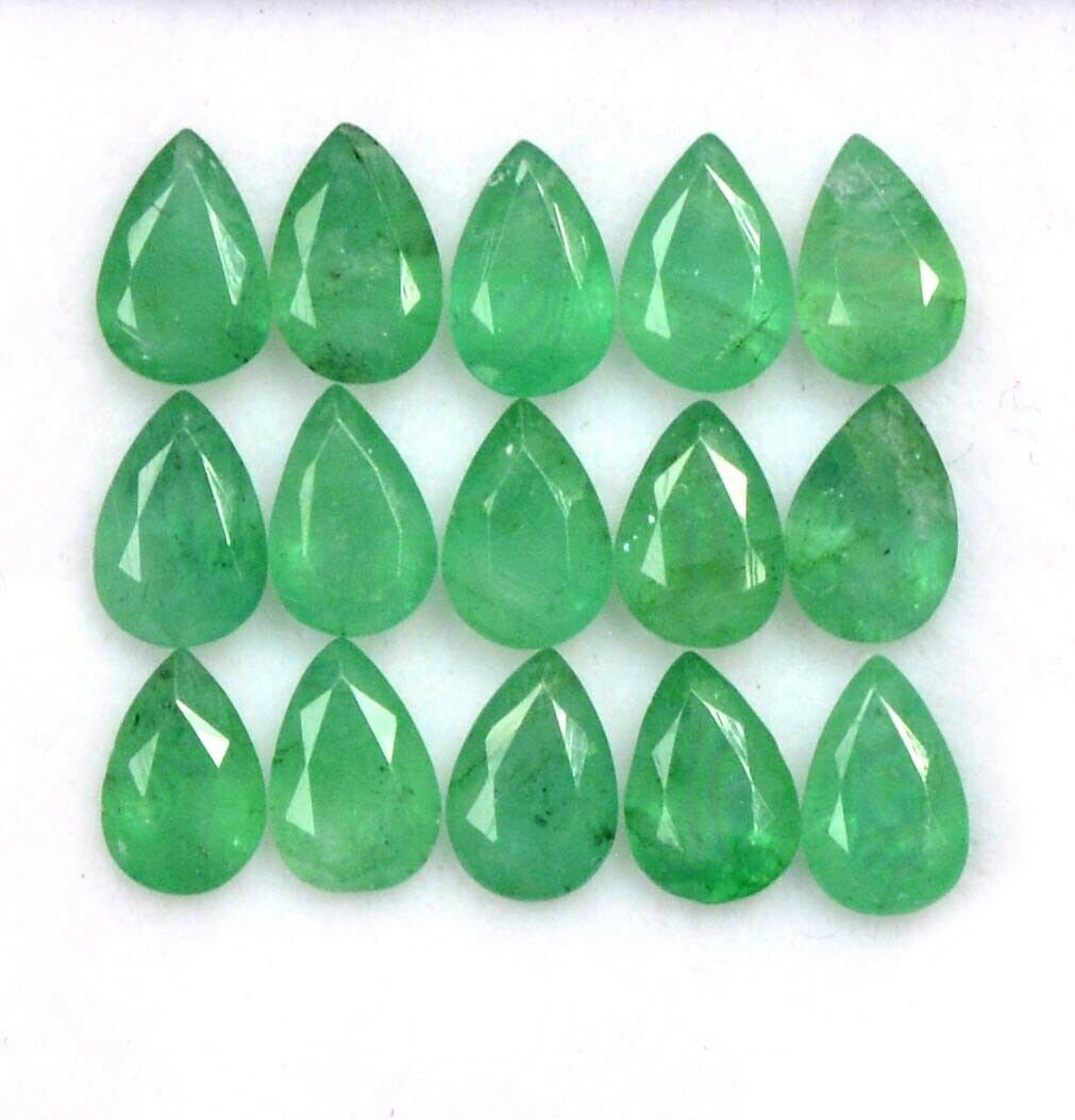 Emerald 6x4 MM Pear Faceted Cut 25 Pieces: Natural Emerald 6x4 MM Pear Faceted Cut 25 Pieces Gemstone : Emerald Shape : Pear Size : 6x4 MM Color : Green Type : Faceted Cut Quantity : 25 Pieces Weight : 8.75 Cara