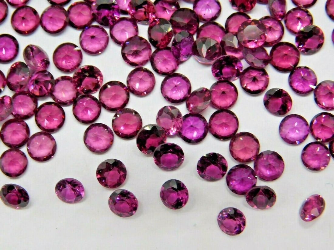Rhodolite Garnet 2 MM Round Diamond Cut 250 Pieces: Natural Rhodolite Garnet 2 MM Round Diamond Cut 250 Pieces Gemstone : Rhodolite Garnet Shape : Round Size : 2 MM Color : Red Type : Diamond Cut Quantity : 250 Pieces Weight