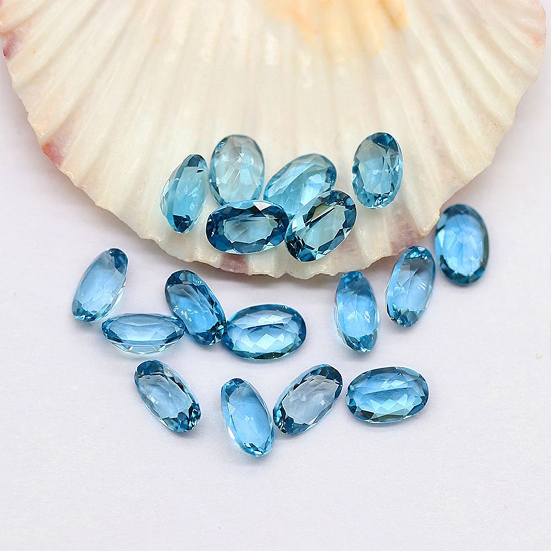 London Blue Topaz 6x4 MM Oval Faceted Cut 20 Pieces: Natural London Blue Topaz 6x4 MM Oval Faceted Cut 20 Pieces Gemstone : London Blue Topaz Shape : Oval Size : 6x4 MM Color : London Blue Type : Faceted Cut Quantity : 20 Pieces
