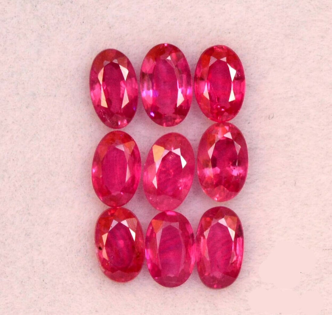 Ruby 6x4 MM Oval Faceted Cut 15 Pieces: Natural Ruby 6x4 MM Oval Faceted Cut 15 Pieces Gemstone : Ruby Shape : Oval Size : 6x4 MM Color : Red Type : Faceted Cut Quantity : 15 Pieces Weight : 10.65 Carats <