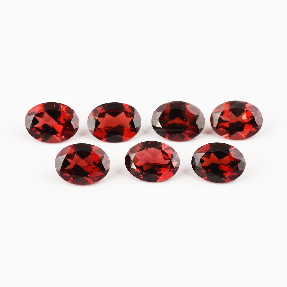 Red Garnet 7x5 MM Oval Faceted Cut 50 Pieces: Natural Red Garnet 7x5 MM Oval Faceted Cut 50 Pieces Gemstone : Red Garnet Shape : Oval Size : 7x5 MM Color : Red Type : Faceted Cut Quantity : 50 Pieces Weight : 45.5
