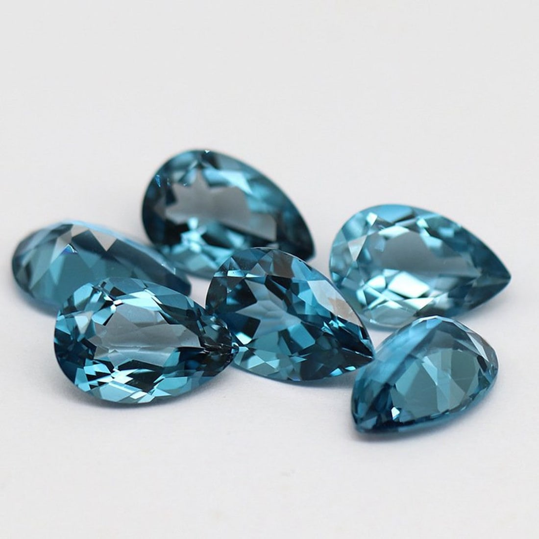 London Blue Topaz 8x6 MM Pear Faceted Cut 10 Pieces: Natural London Blue Topaz 8x6 MM Pear Faceted Cut 10 Pieces Gemstone : London Blue Topaz Shape : Pear Size : 8x6 MM Color : London Blue Type : Faceted Cut Quantity : 10 Pieces